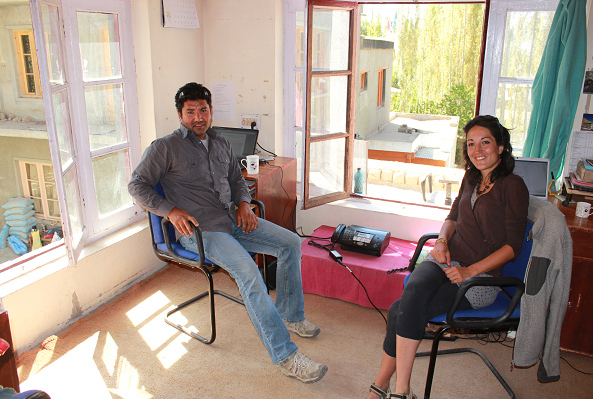 Tsewang et Gaëlle lors d'une réunion de travail dans les bureaux de Snow Leopard Conservancy à Leh en Août 2013.